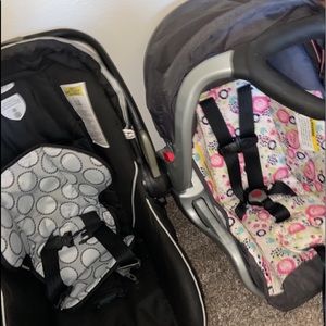2 car seats for 75$